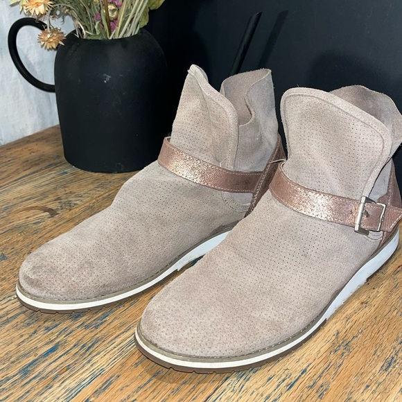 EMU Australia Taupe Suede Ankle Boots – Size 8 - Picture 1 of 9